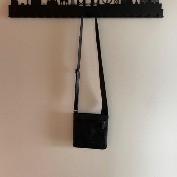 Radley London black crossbody - Picture 3 of 7